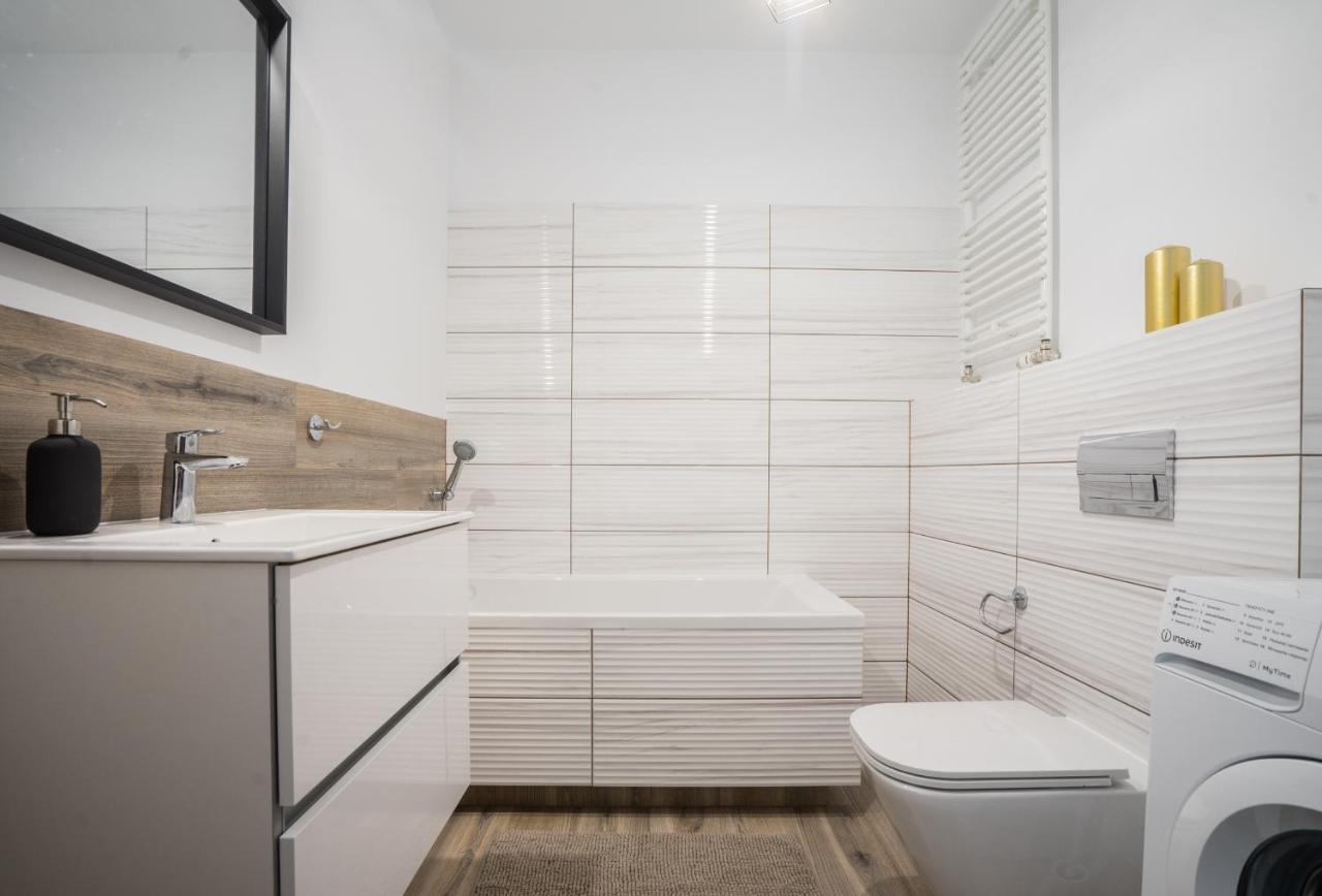 Bizapartments - Modern Flats With Parking วอร์ซอ ภายนอก รูปภาพ