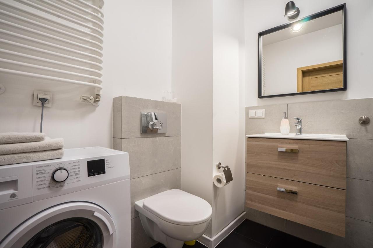 Bizapartments - Modern Flats With Parking วอร์ซอ ภายนอก รูปภาพ